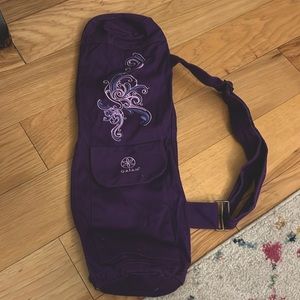 Yoga mat shoulder carrier